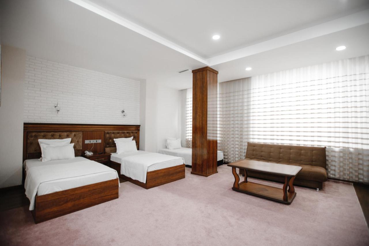 Shedevr Plaza Hotell Namangan Exteriör bild