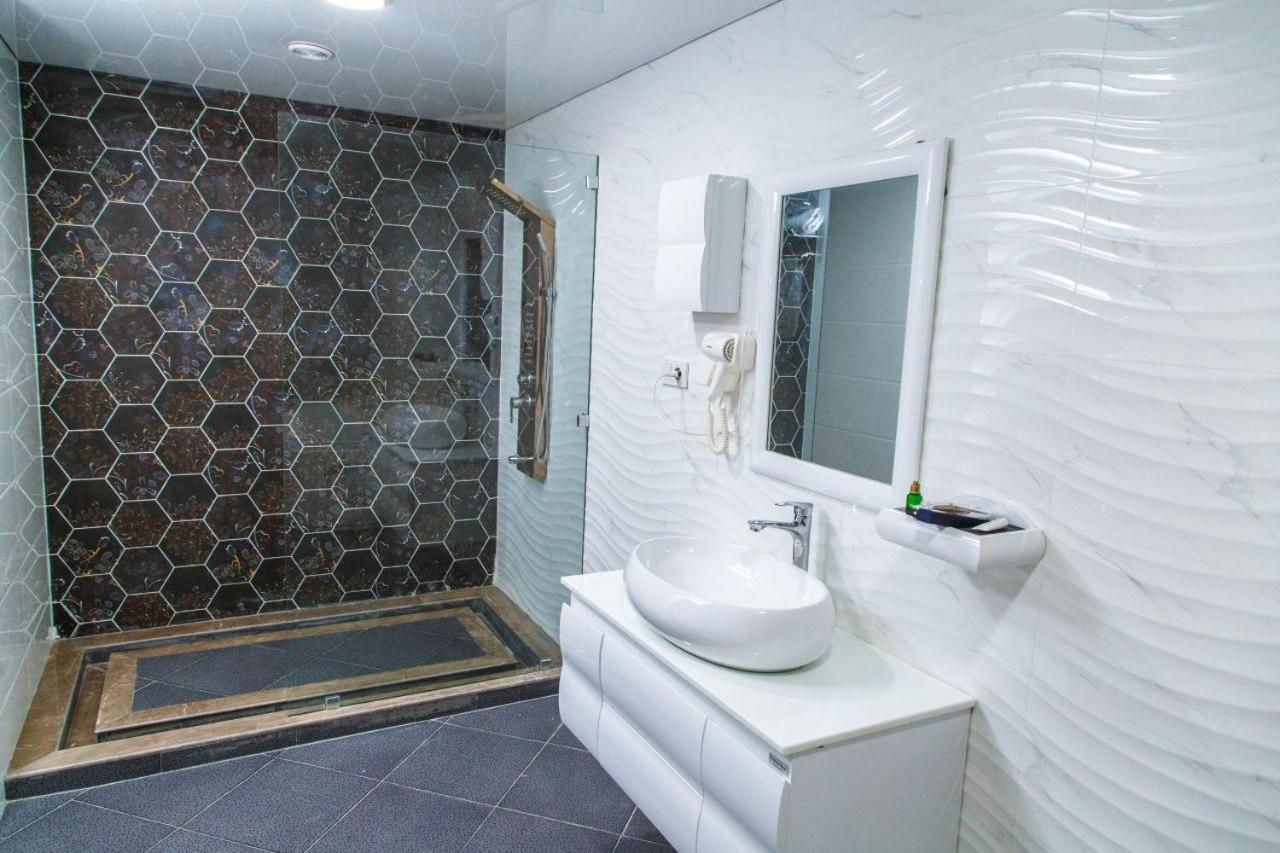 Shedevr Plaza Hotell Namangan Exteriör bild
