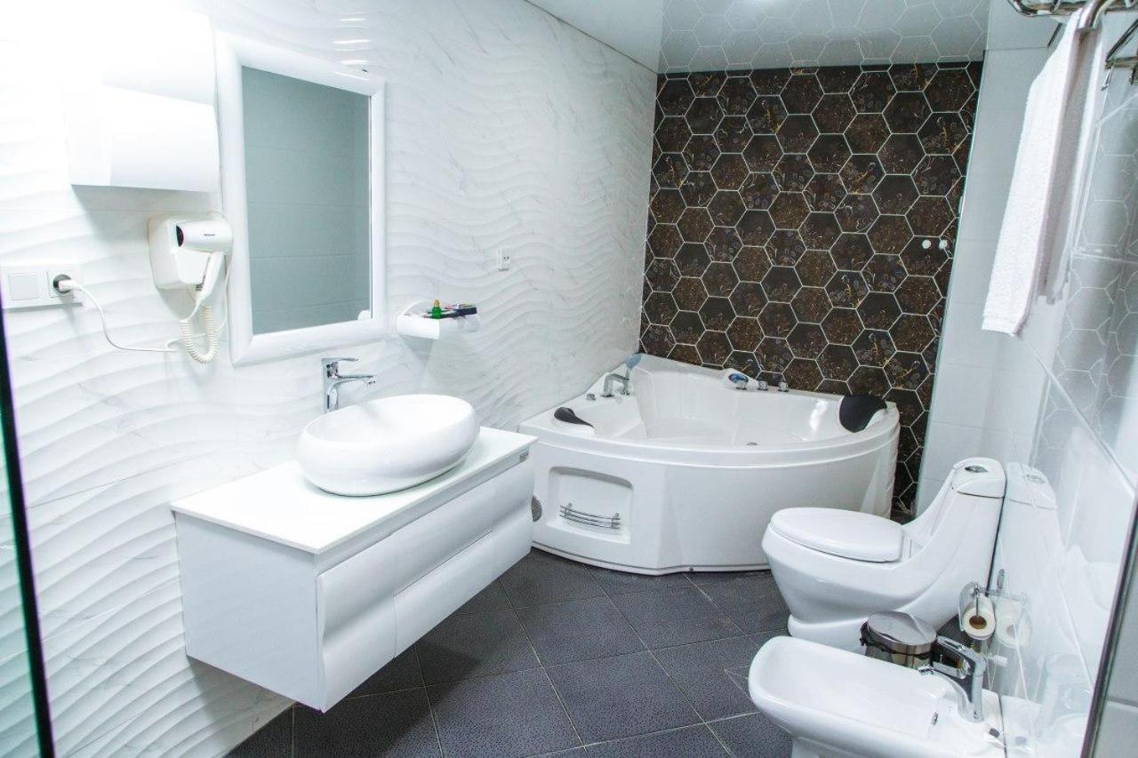 Shedevr Plaza Hotell Namangan Exteriör bild