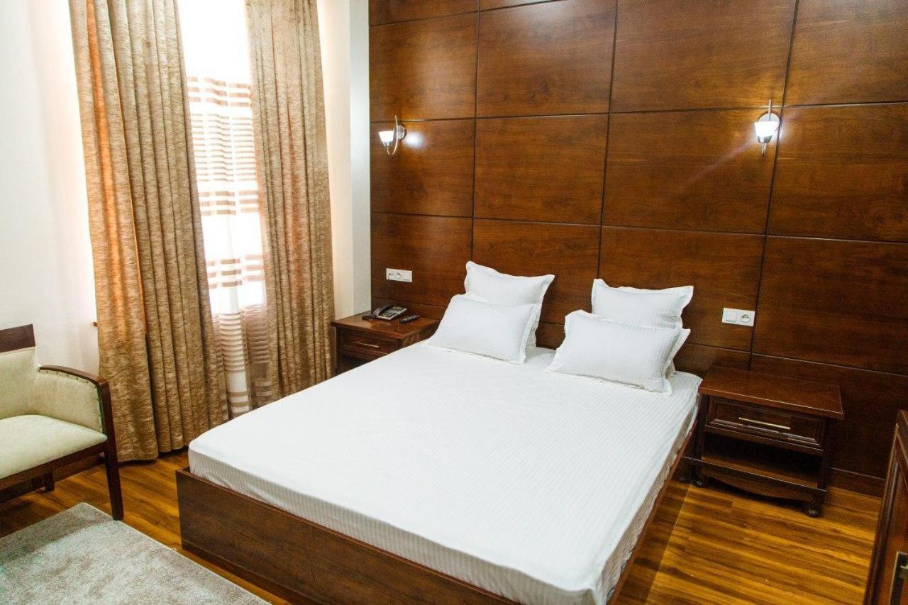Shedevr Plaza Hotell Namangan Exteriör bild