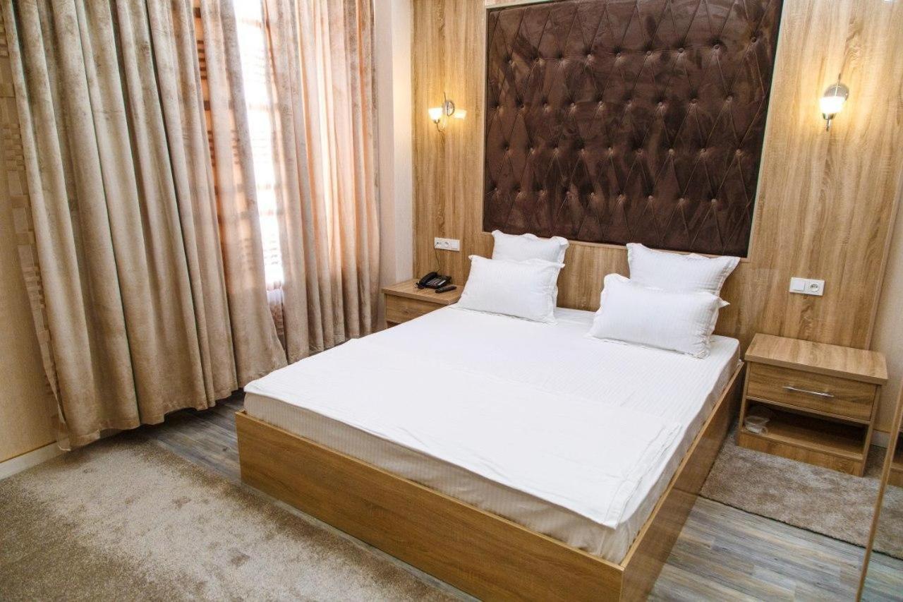 Shedevr Plaza Hotell Namangan Exteriör bild
