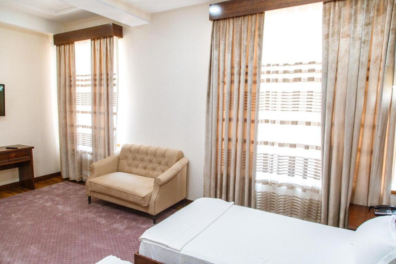Shedevr Plaza Hotell Namangan Exteriör bild