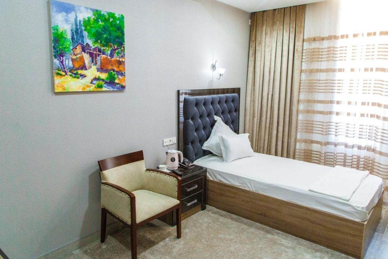 Shedevr Plaza Hotell Namangan Exteriör bild