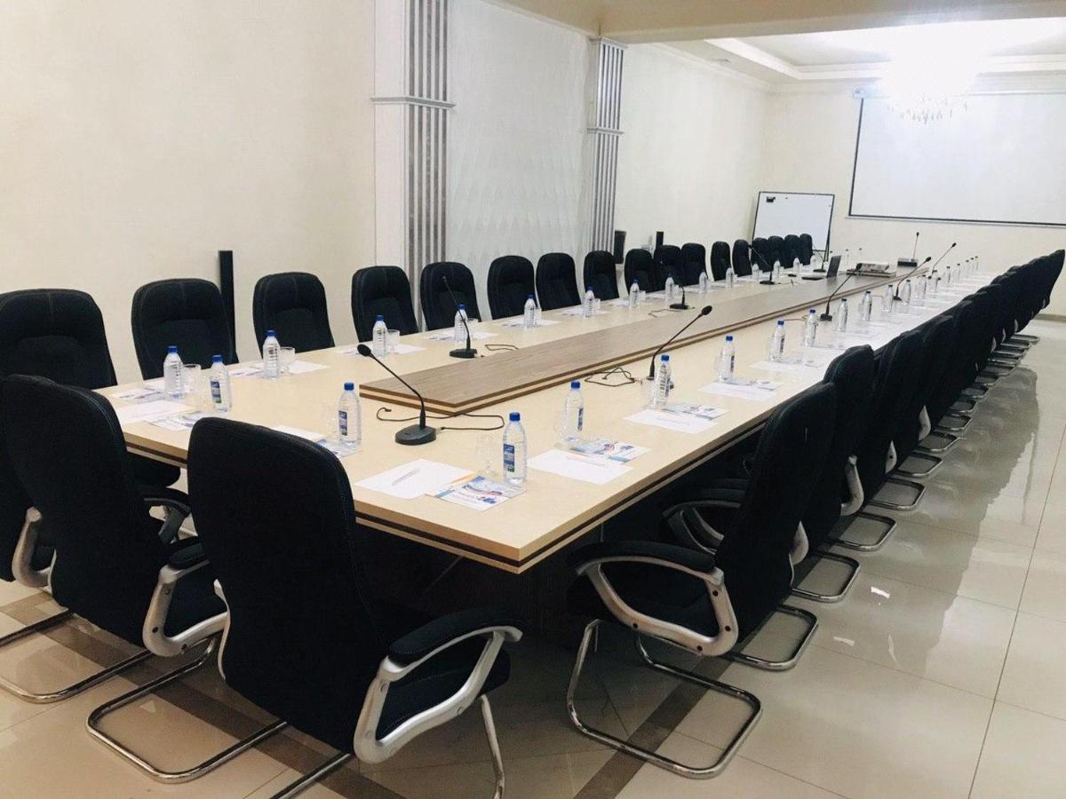 Shedevr Plaza Hotell Namangan Exteriör bild